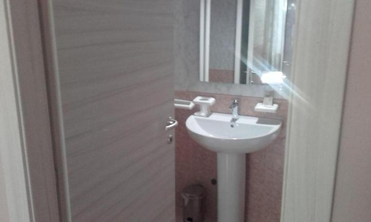 Hotel Elena 1 Self Check-In Parma Kültér fotó