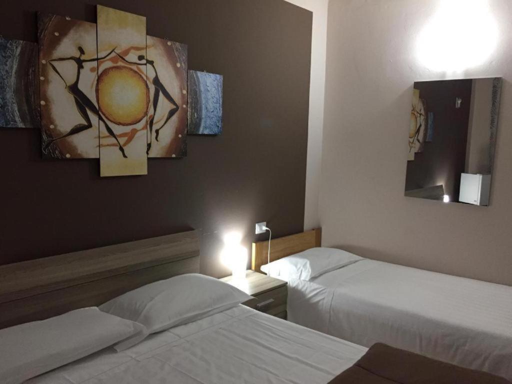 Hotel Elena 1 Self Check-In Parma Kültér fotó